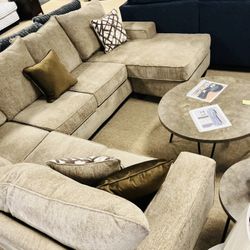 Stylish Stunning Cozy sectional! 