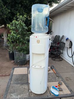 Water Fountain Station and jug untested