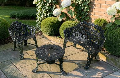 Black Cast Aluminum Garden Set with Grapevine Pattern