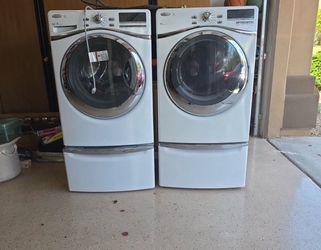 whirlpool duet gas dryer w/pedastals