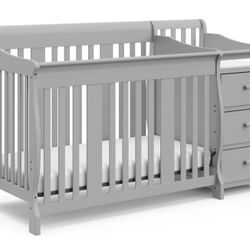 baby crib with changing table 