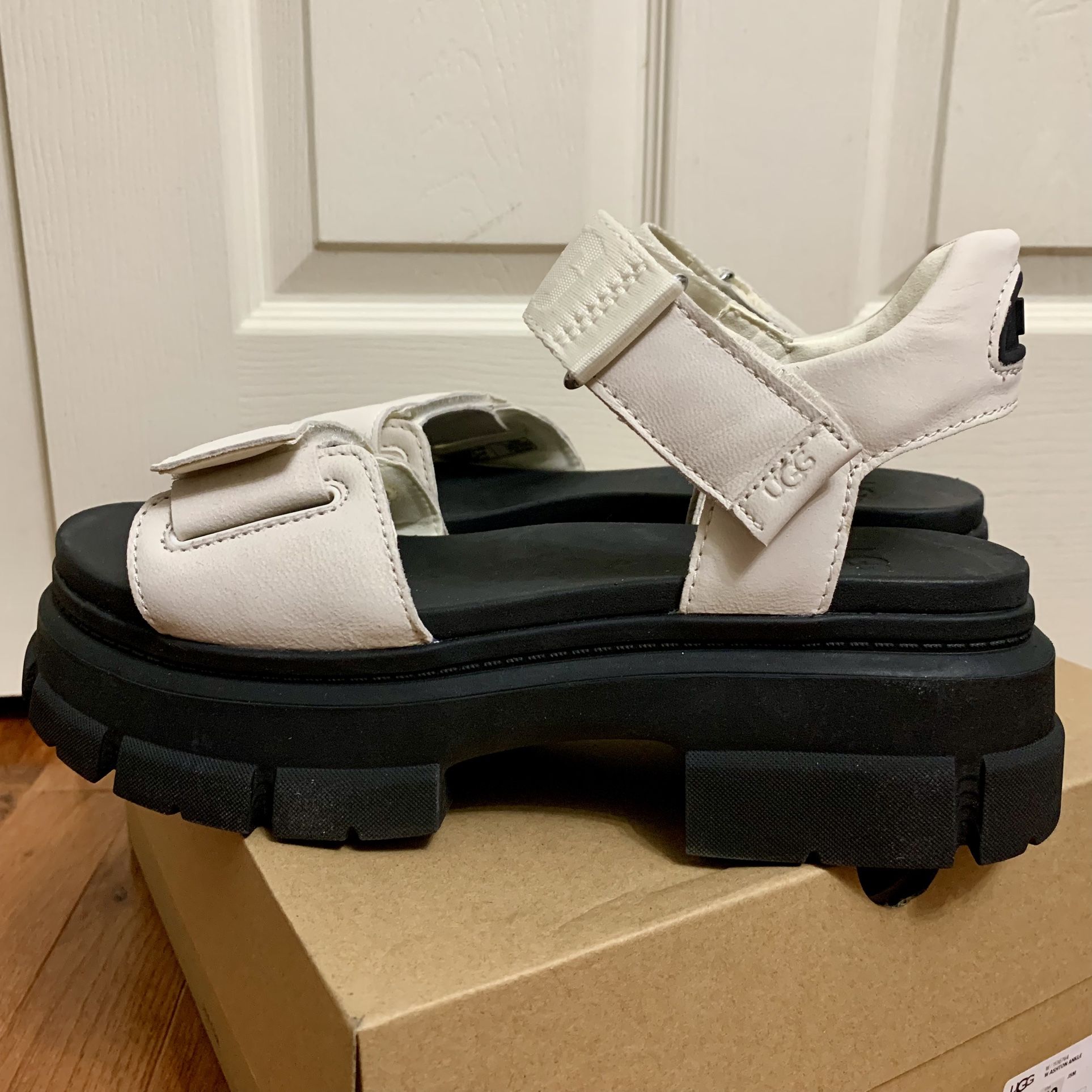 Ugg Ashton Lug Ankle Sandals - Jasmine Women Size 10