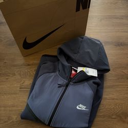 Brand New Nike Tech