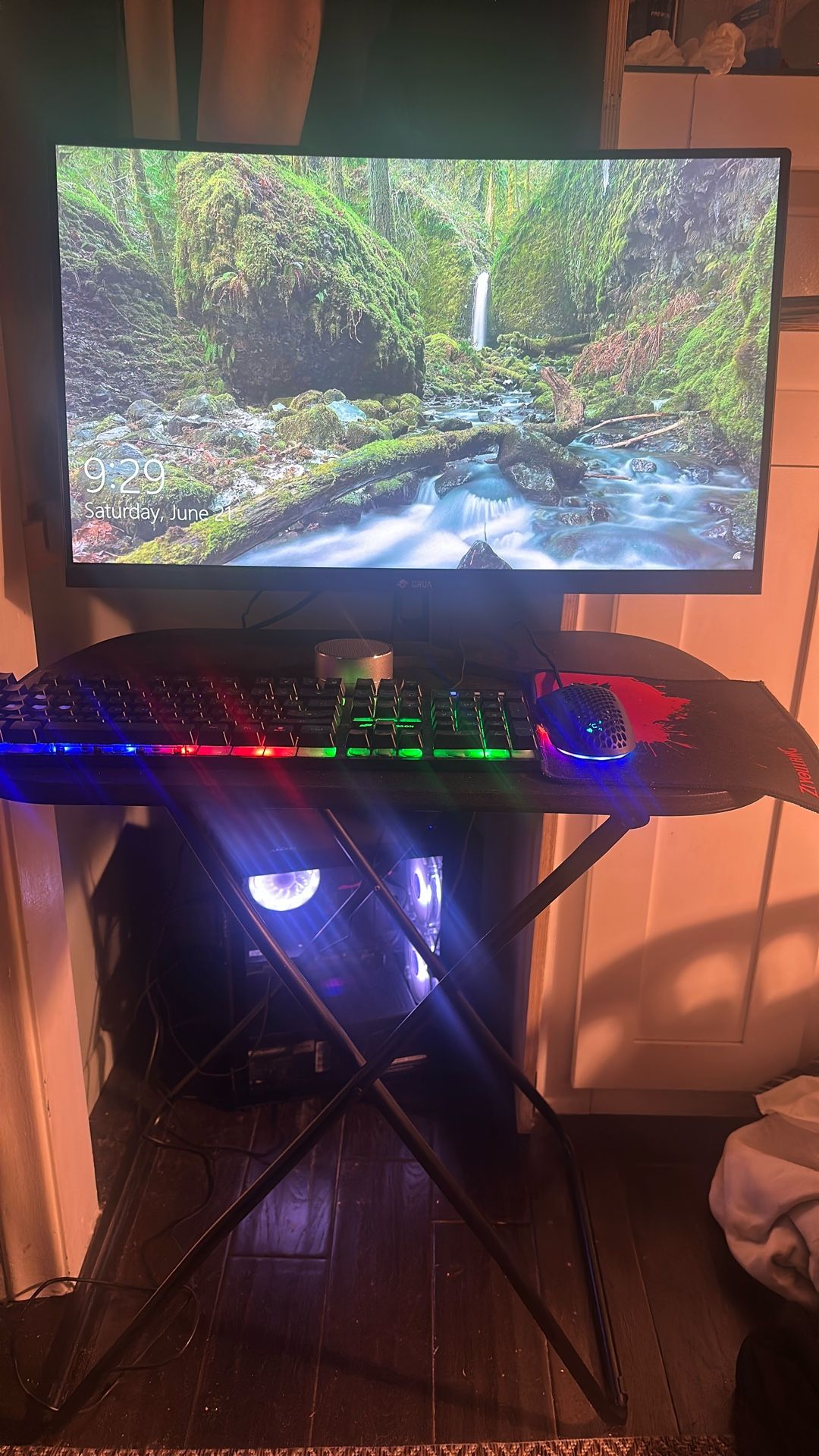 Stgaubron Pc With Cruz Monitor And Led Mouse
