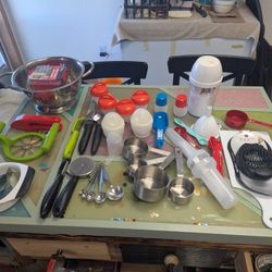 Lots of random kitchen gadgets