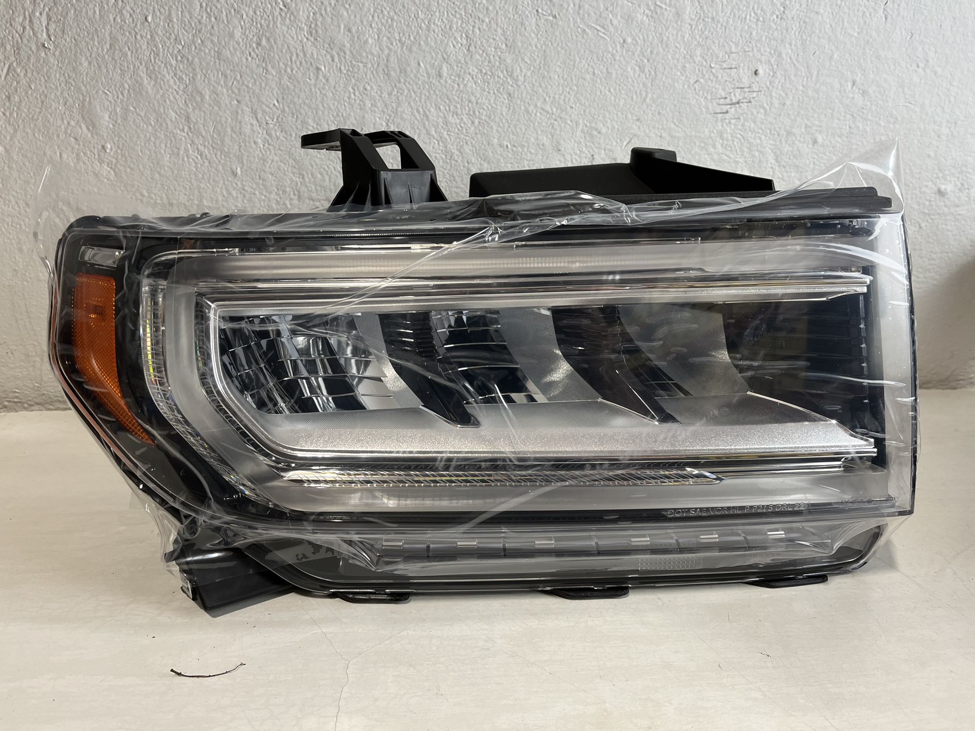 2020 2021 2022 2023 GMC ACADIA FRONT RIGHT PASSENGER HEADLIGHT