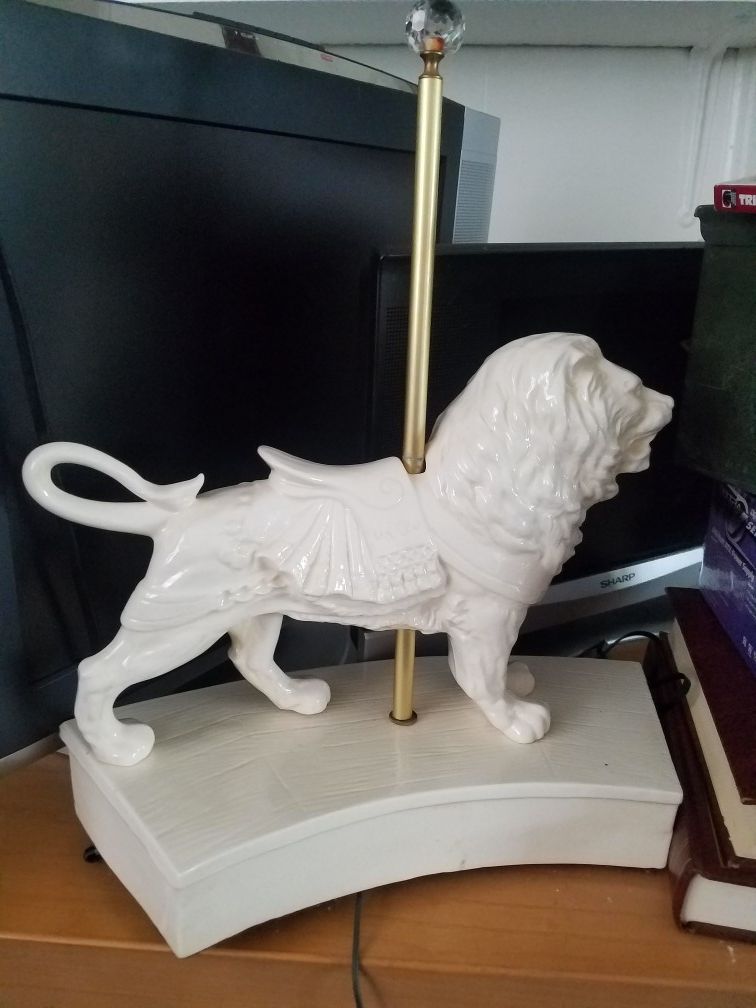 Vintage Porcelain Carasoul Lion