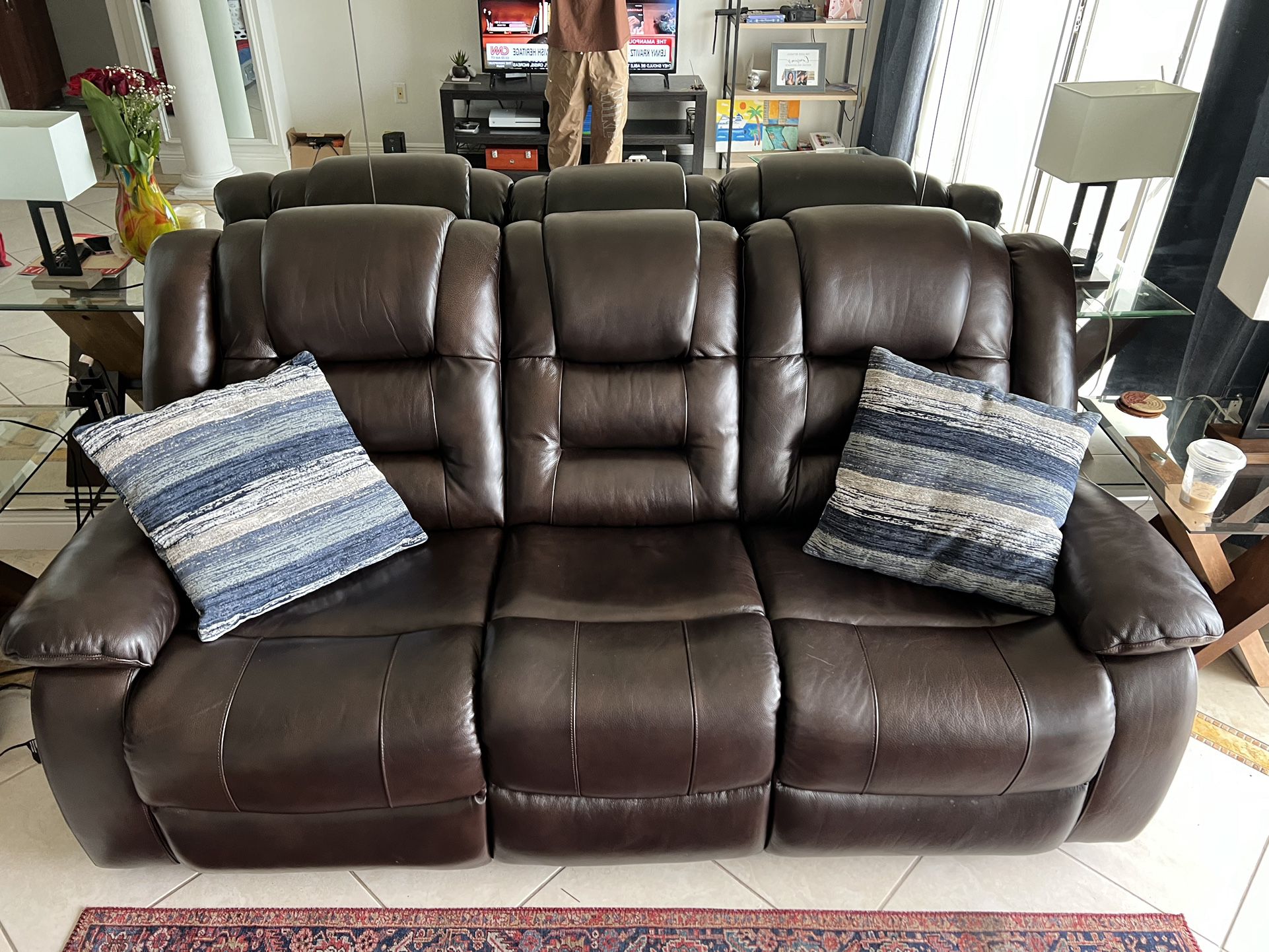 3 Seater Leather Couch Recliner (Great Condition)