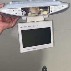 Under Cabinet Tv / Radio New ! 