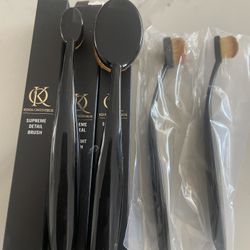 Kenia Ontiveros brushes 