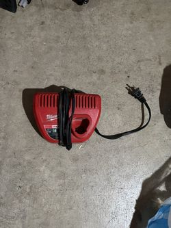 Milwaukee M12 Battery Charger