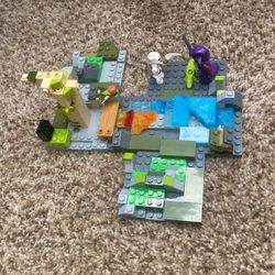 Lego - Abandoned City 