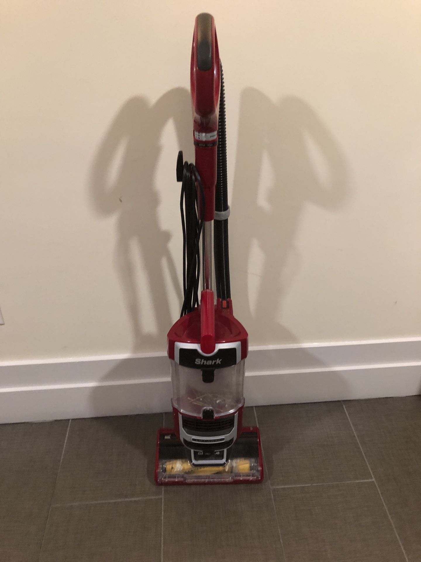 Shark ZU561 Navigator Lift-Away Speed Self Cleaning Brushroll Lightweight Upright Vacuum