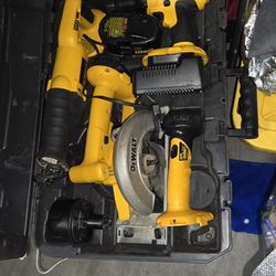 DEWALT 18V Cordless 4-Tool Combo Kit