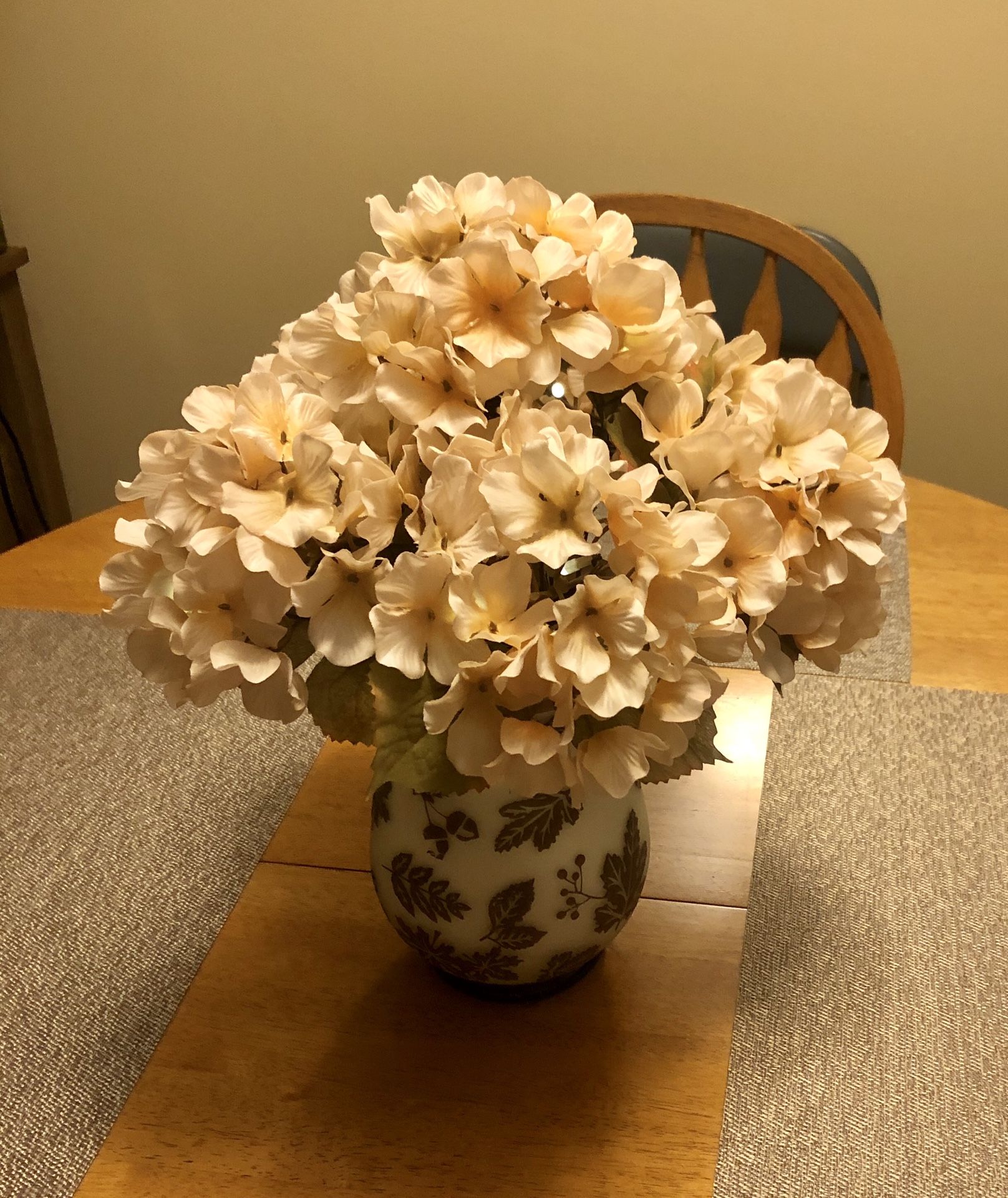 Floral vase that lights up