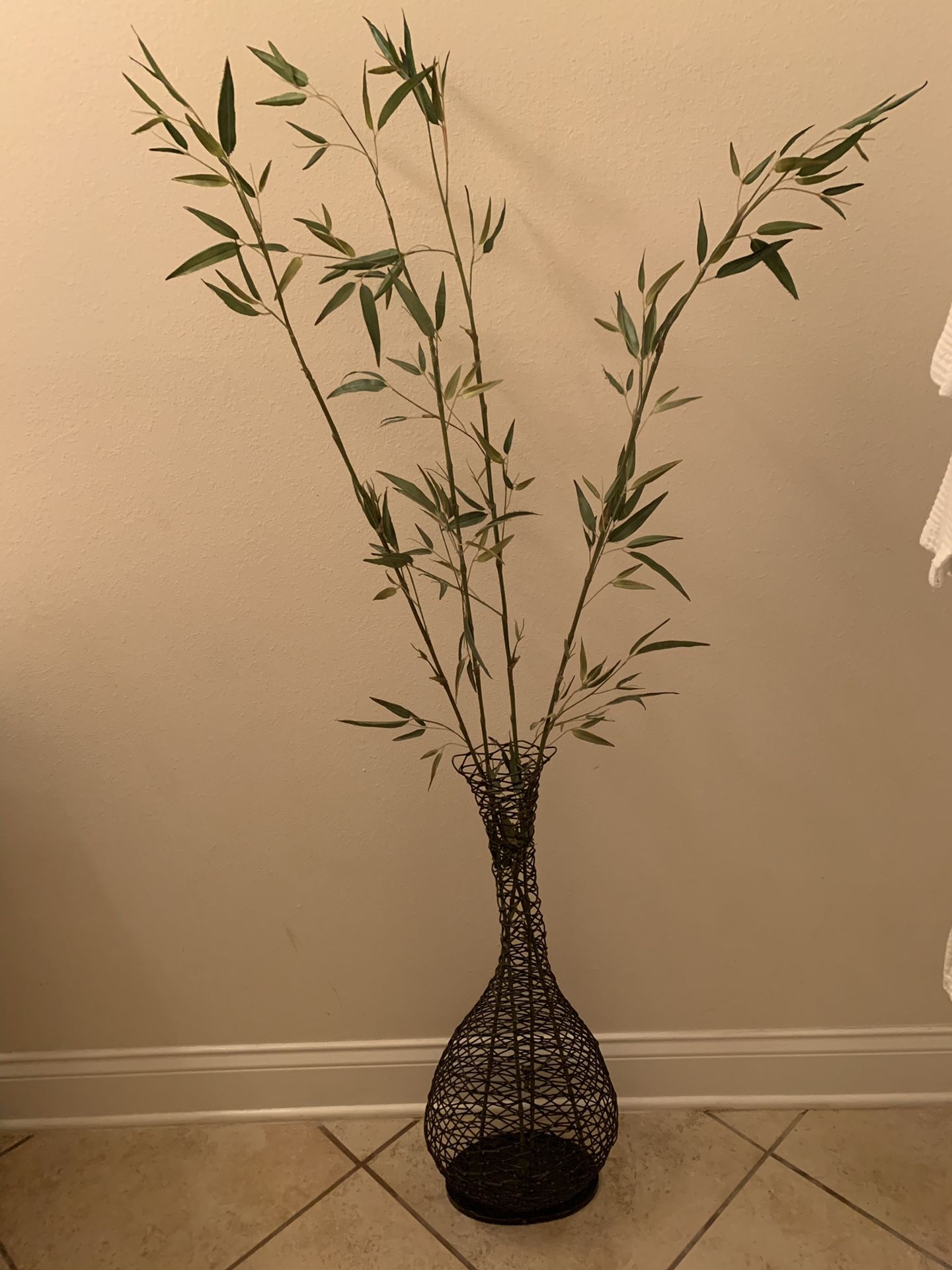 PlanPlant Stand - black wire w bamboo - Excellent Condition