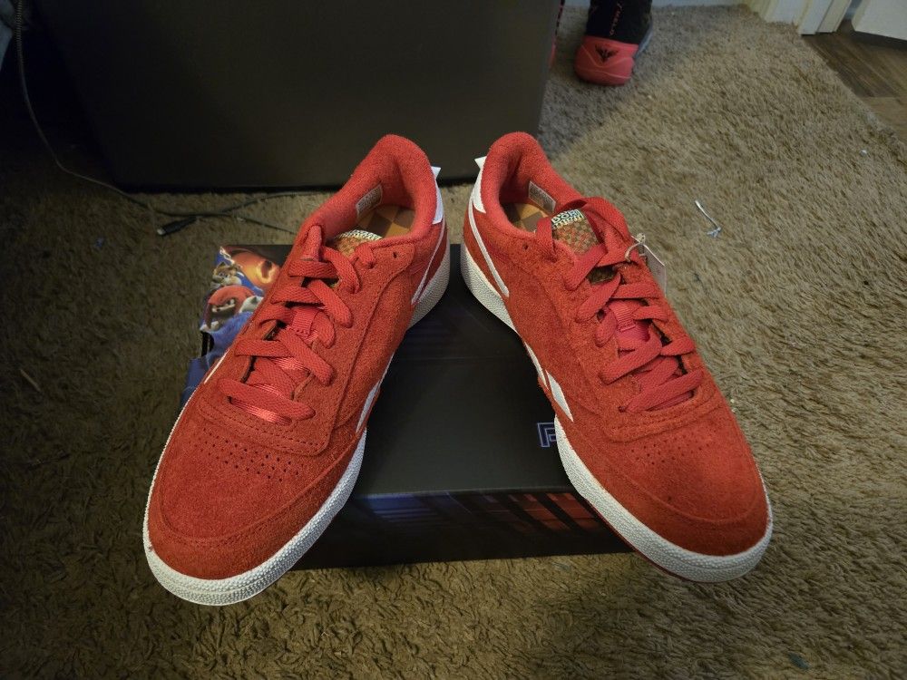 Knuckles Reeboks