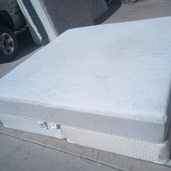 King Memory Foam Mattress And Box Spring 