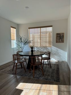 Round table and 5 Chairs