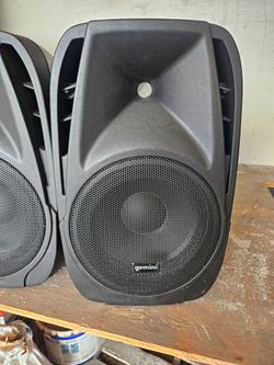 Gemini Speakers with Zoom H4n recorder and control.