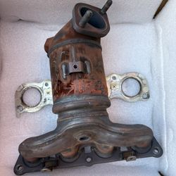 Hyundai Elantra 2.0 Exhaust Manifold Assembly   28510-2EAA0