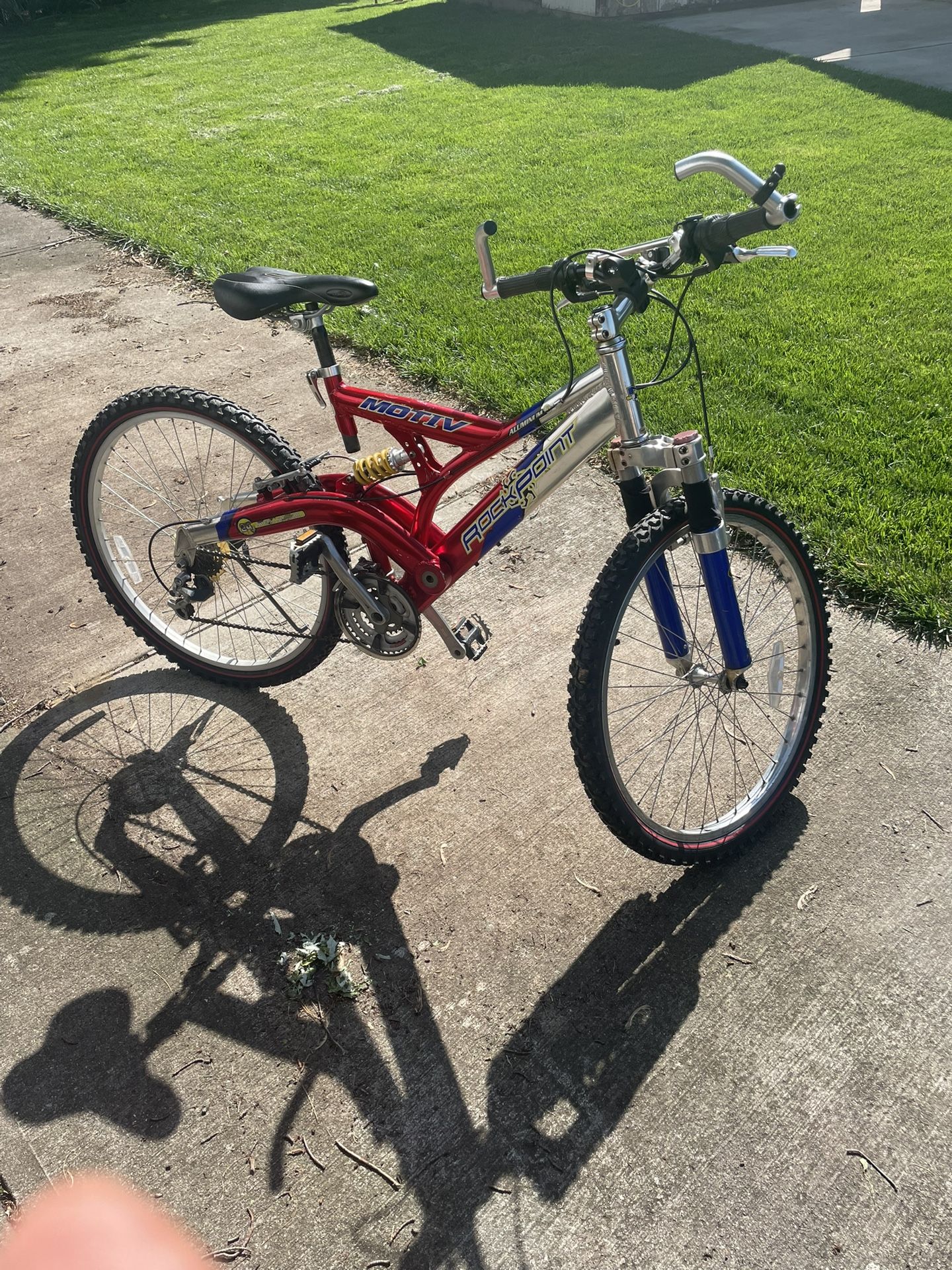 Mens Mountain Bike- Aluminum Frame 