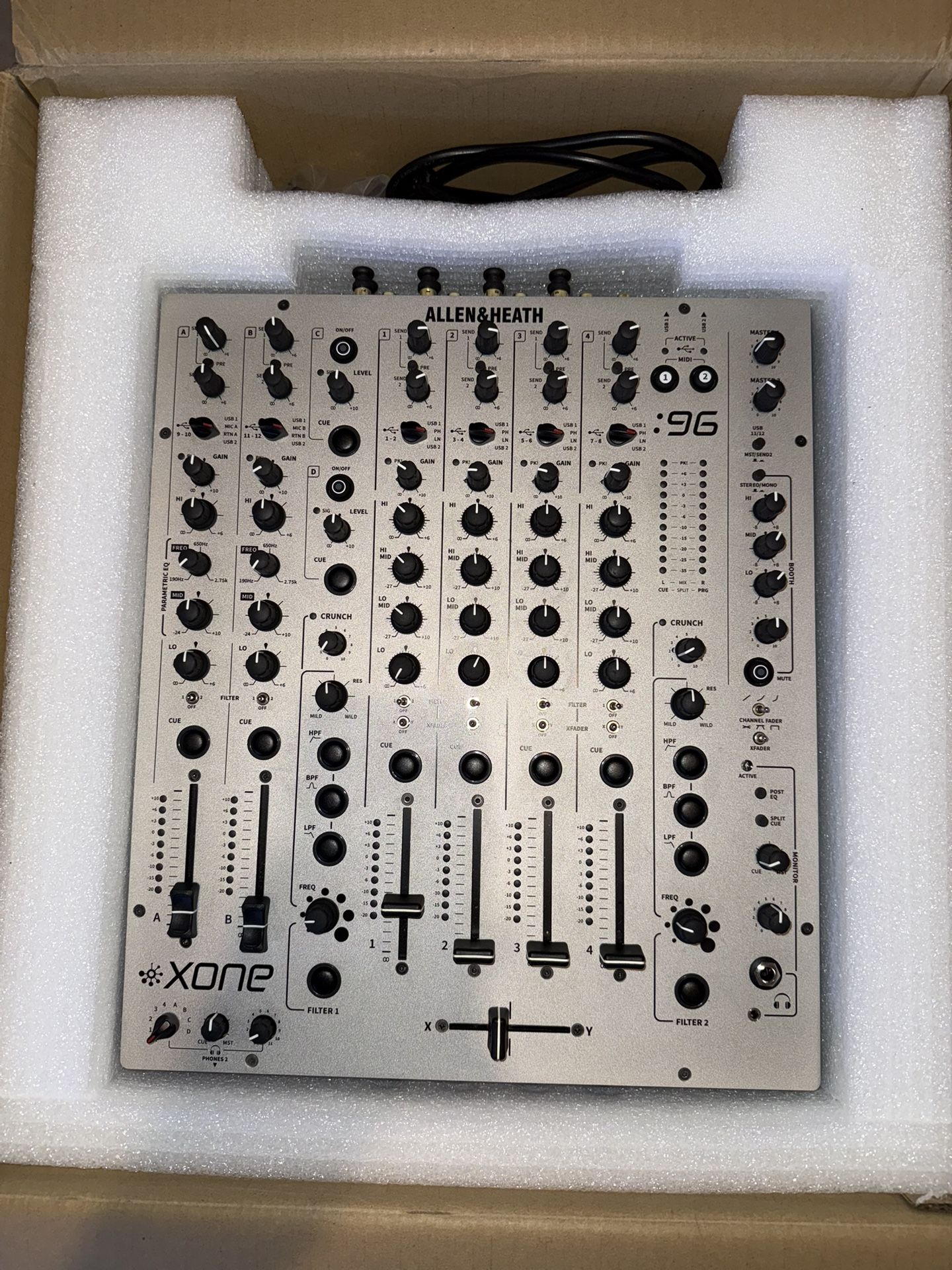 Allen & health xone 96 mixer2x pioneer XDj-700