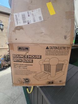 Kids bounce house jumper
