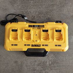 New Dewalt 4-Port Simultaneous Battery Charger 12v/20v/60v.