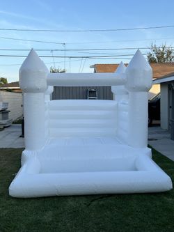 White Castle Bounce House With Ball Pit
