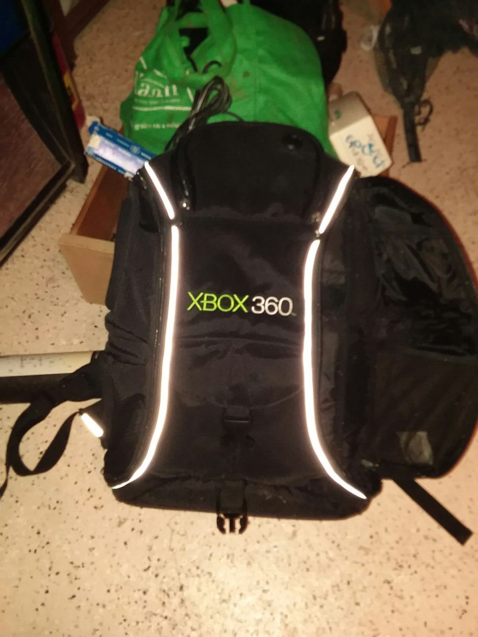 Xbox 360 video game carry book bag