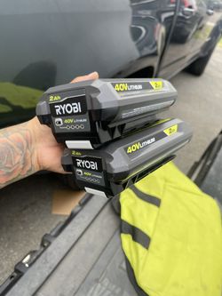 Ryobi 40v Batteries Both For $50   Las Dos Por $50