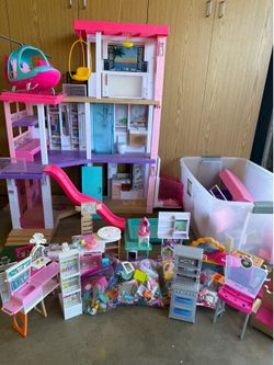 Barbie Dream House, Helicopter ** ALSO INCLUDES 116QT BUCKET OF BARBIE ACCESSORIES **