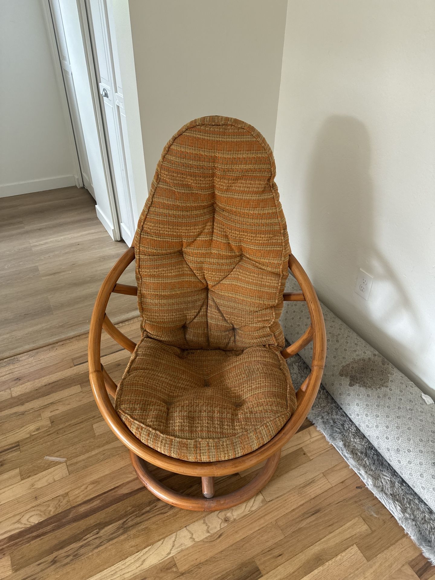 Rattan Papasan Swivel Chair
