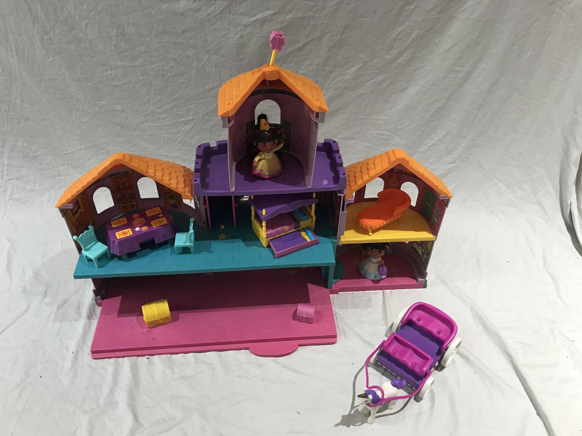 Dora the explorer Castle & Play Set