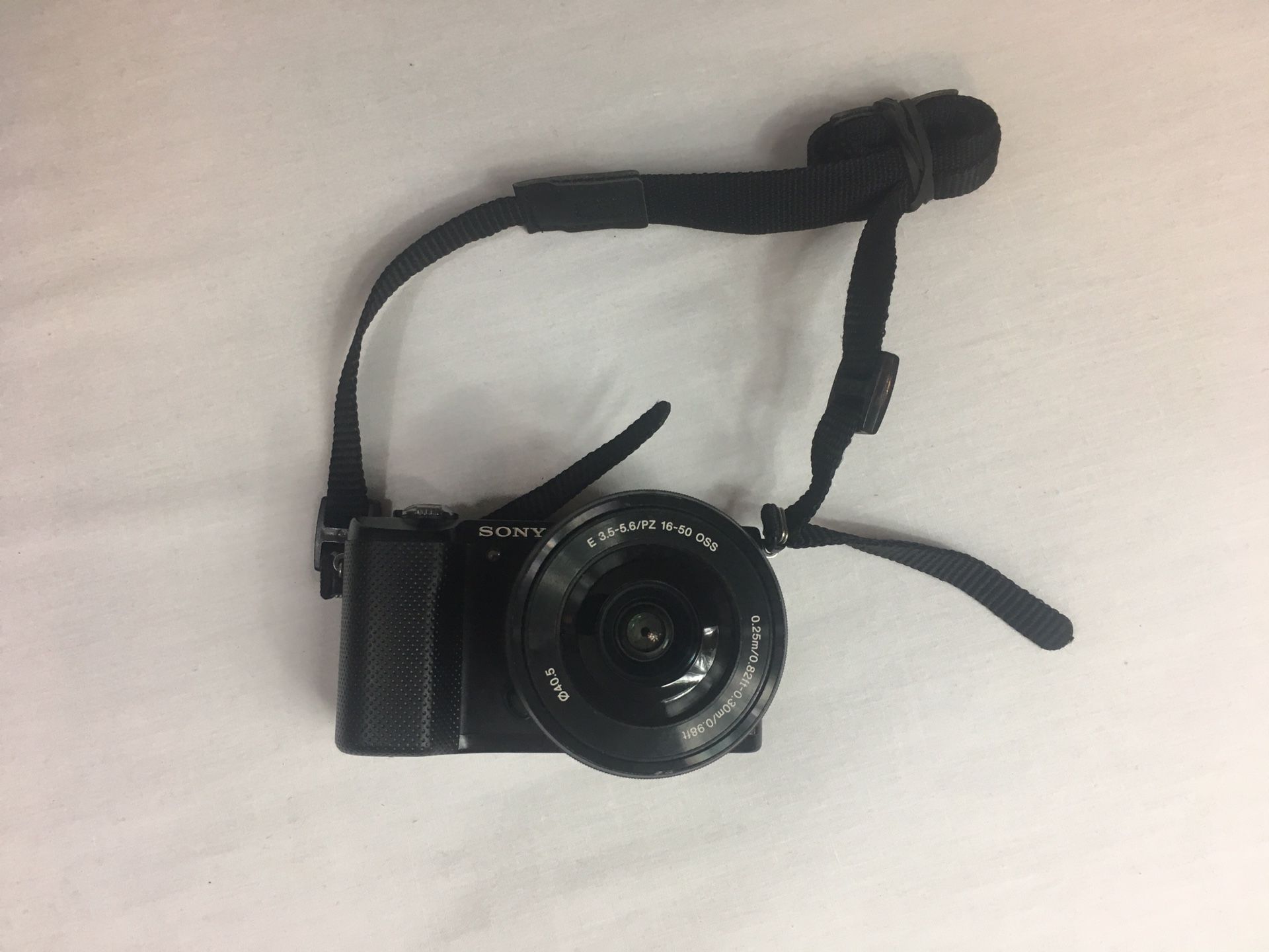 Sony a5000 Mirrorless Camera (Black)