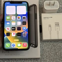 IPhone XS (64gb) Space Grey UNLOCKED