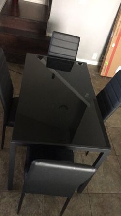 Brand New 5 Piece Kitchen Table Set / Glass Table / Dining Table + 4 Chairs / New In 📦/ Price Is Firm / Pick Up Only