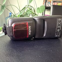 Selling my Nikon D3400 DSLR camera in rare red color with the Nikon 18–55mm VR zoom lens. Great beginner-friendly DSLR with sharp image quality, easy 