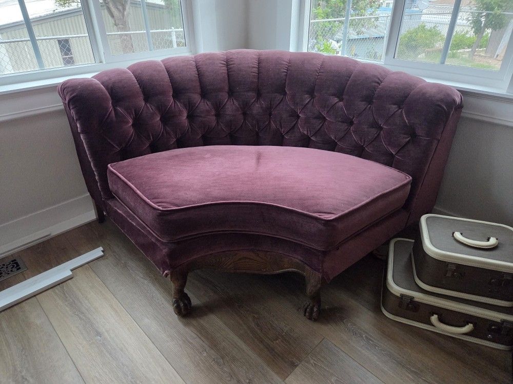 Couch Antique 1/4 Round Couch