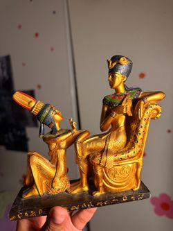 Egyptian King Tutankhamun and Queen Ankhesenamun Figurine