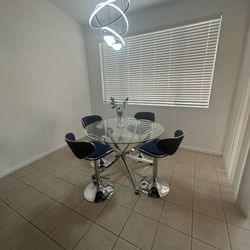 Dining Table With 4 Bar Stools 