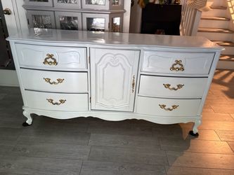 Dresser 9 drawers
