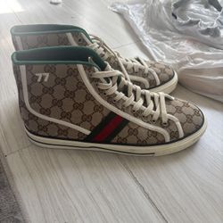 Gucci Mens Size 9 Authentic 