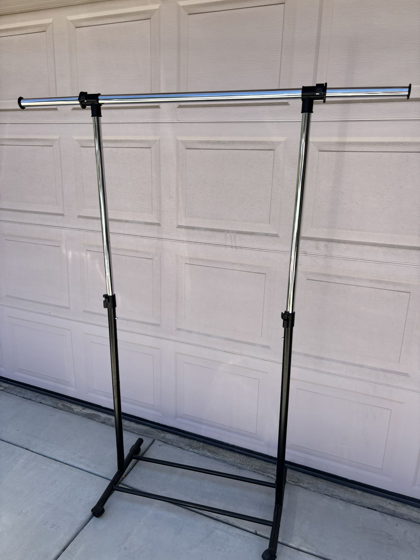 Portable Single-Rod Height Adjustable Clothes Rack