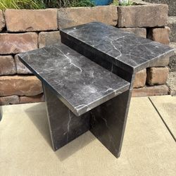 Beautiful faux marble accent table Well-made sturdy and lightweight