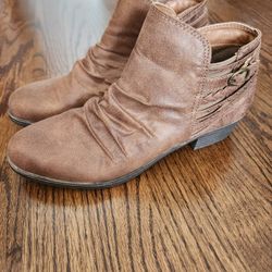 W's 7.5 Ankle BOOTS