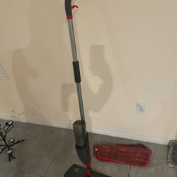 Rubbermaid Reveal Spray Mop with Reusable Washable Pads