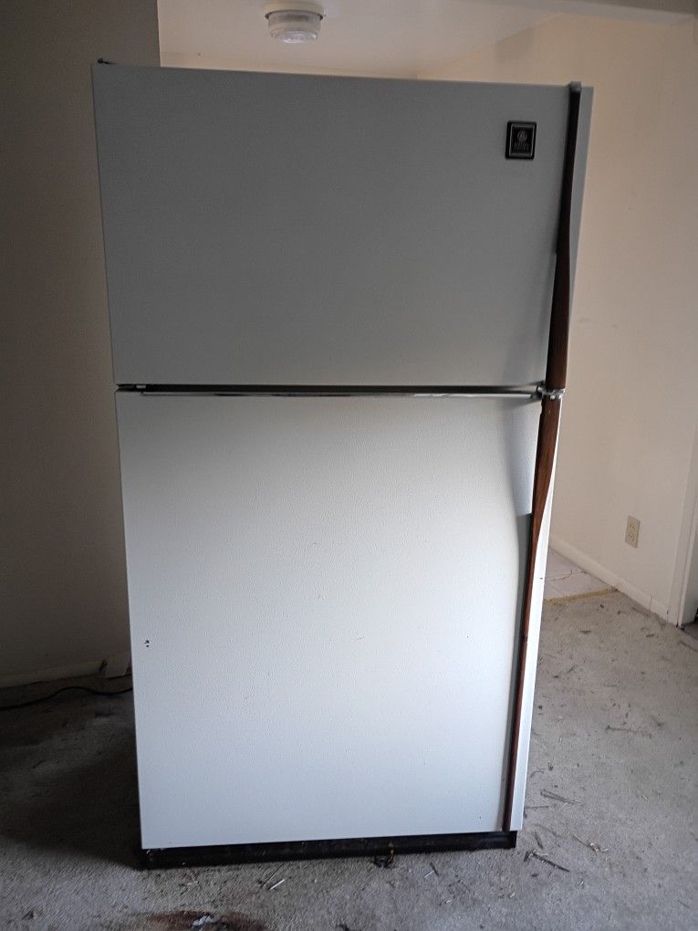 GE REFRIGERATOR