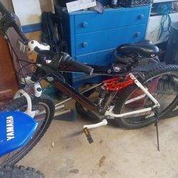 Genesis v2100 mens mountain bike